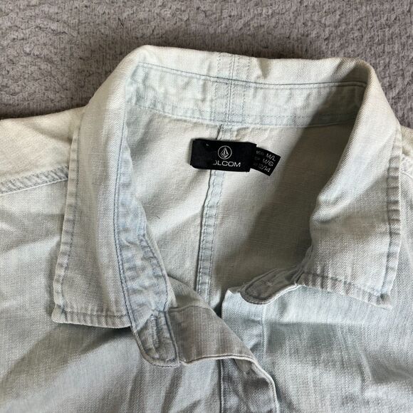 Volcom Denim Shirt Womens M Blue Denim Chambray Long Sleeve Pocket Nice Fade - Picture 3 of 9